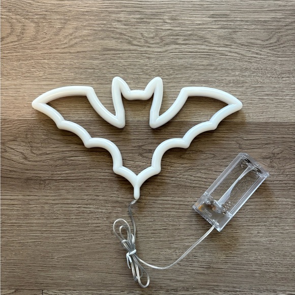 LED Bat Sign - Picture 2 of 4